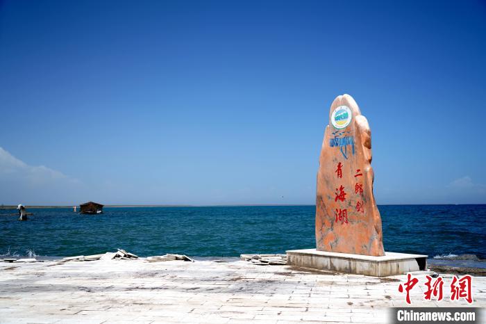 圖為青海湖景區(qū)一角?！O睿 攝