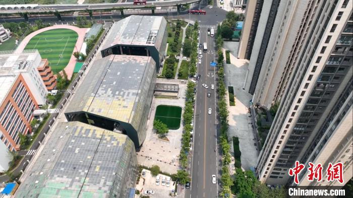 匯泉路社區(qū)一角?！「呒午?攝