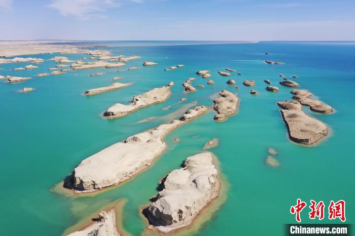 航拍青海大柴旦烏素特水上雅丹奇特景觀?！●R銘言 攝