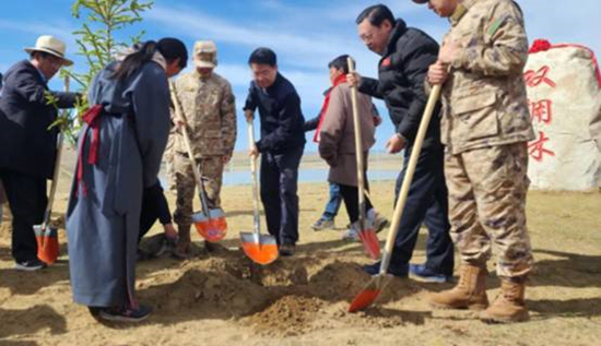 保護(hù)黃河干支流域生態(tài)，軍地共建“雙擁林”防護(hù)帶。四川省退役軍人事務(wù)廳供圖
