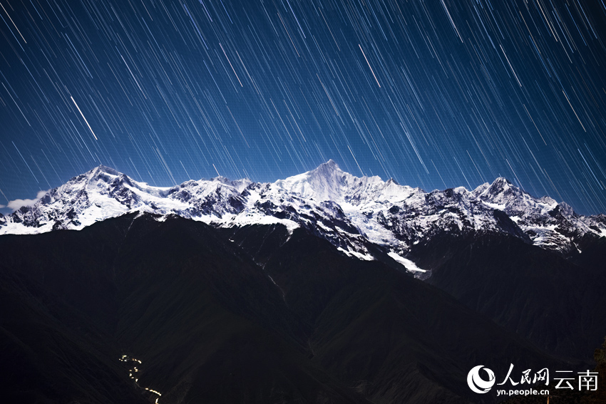 梅里雪山“星河流淌”奇觀。趙一舟攝