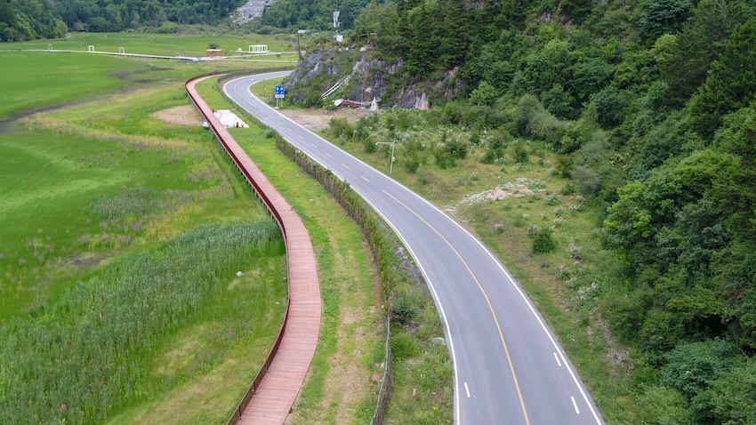 甘海子景區(qū)的漫游道。四川省交通運(yùn)輸廳公路局供圖