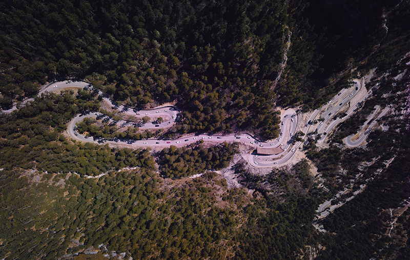 游客自駕體驗(yàn)巴拉格宗景區(qū)“天路108”。巴拉格宗景區(qū)供圖