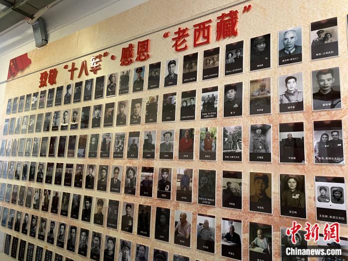 紅樓內的展示墻。彭寧鈴 攝