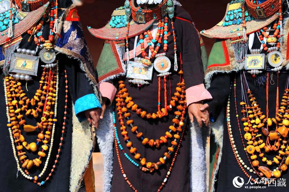 精美的“飛天服飾”。人民網(wǎng) 李海霞攝