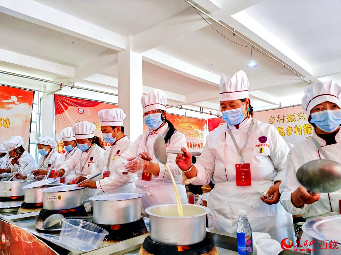 廚藝比拼。人民網(wǎng) 李海霞攝