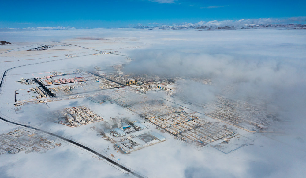 西藏阿里地區(qū)改則縣迎來初雪，銀裝素裹，美如畫卷。