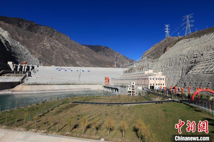 圖為金沙江上游蘇洼龍水電站。　王磊 攝