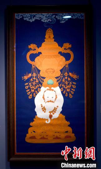 圖為5月16日，展覽中的新創(chuàng)唐卡作品《瑞象承香》?！±盍?攝