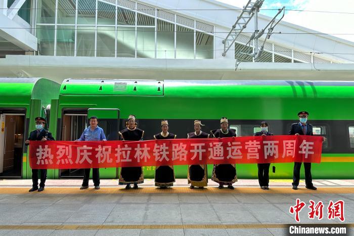 中國鐵路青藏集團有限公司慶祝拉林鐵路開通運營兩周年?！±詈Ｐ?攝