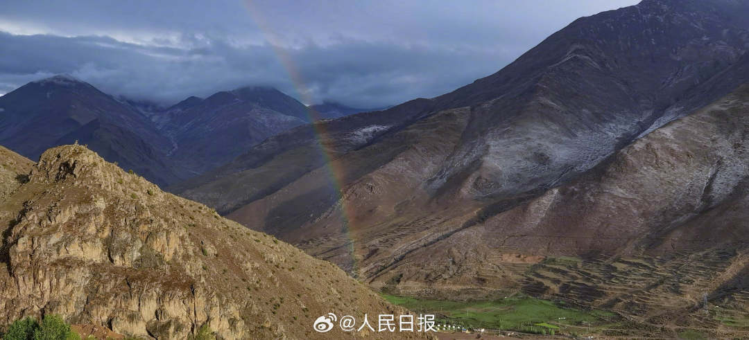 接好運(yùn)！青藏高原現(xiàn)巨大彩虹橋