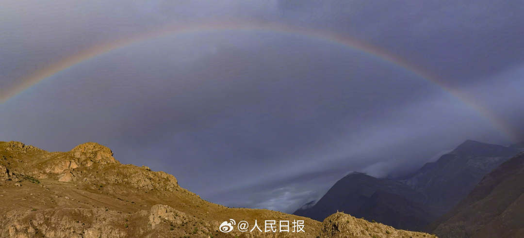 接好運(yùn)！青藏高原現(xiàn)巨大彩虹橋