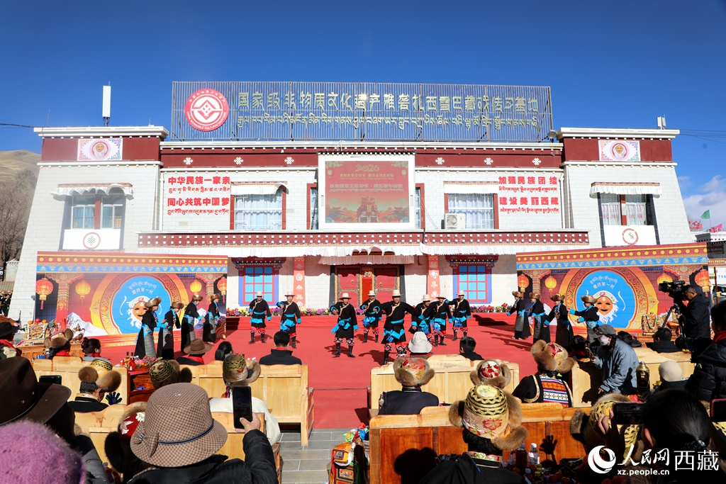雅礱“村晚”鬧新春。人民網(wǎng)記者 吳雨仁攝