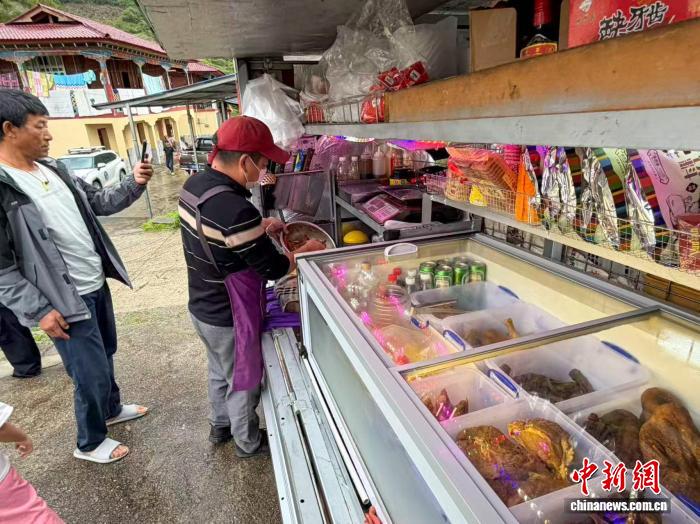 （滇藏公路50年）“袖珍超市”開進西藏墨脫鄉(xiāng)村