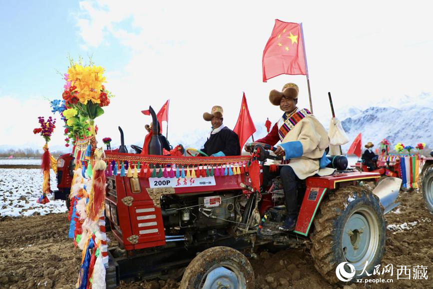 拉薩市墨竹工卡縣唐加鄉(xiāng)莫沖村的春耕儀式現(xiàn)場(chǎng)。人民網(wǎng) 次仁羅布攝