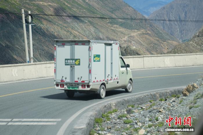 （滇藏公路50年）新能源汽車見(jiàn)證滇藏公路出行變遷