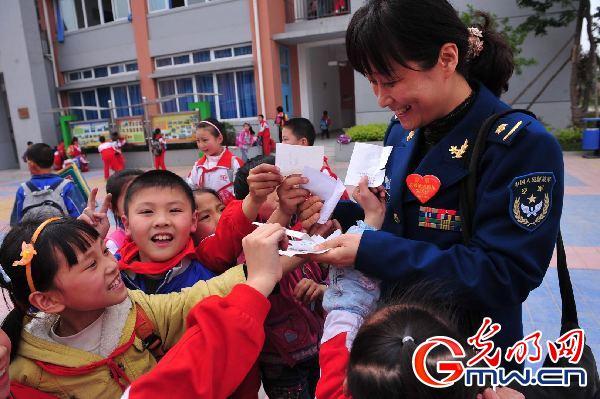【我和軍隊(duì)的不解之緣】“先是軍人，才是媽媽”