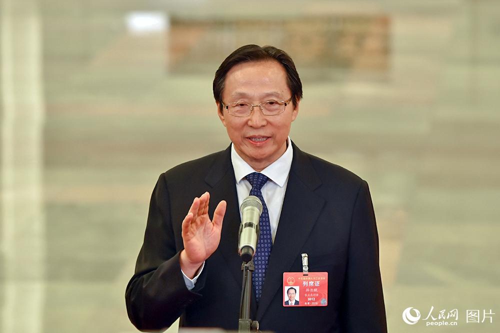 農(nóng)業(yè)農(nóng)村部部長韓長賦回答記者提問。