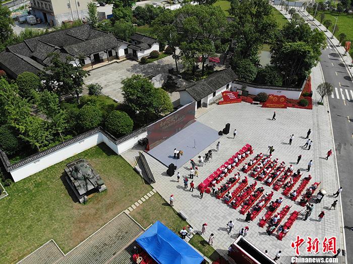 31日上午，“在這里讀懂初心使命——網(wǎng)絡(luò)媒體革命老區(qū)行”網(wǎng)絡(luò)主題采訪活動湖南站啟動儀式在長沙許光達(dá)故居舉行。<a target='_blank'  ><p  align=