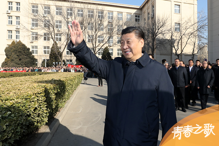 2019年1月17日，習(xí)近平在天津南開(kāi)大學(xué)向?qū)W生揮手致意。