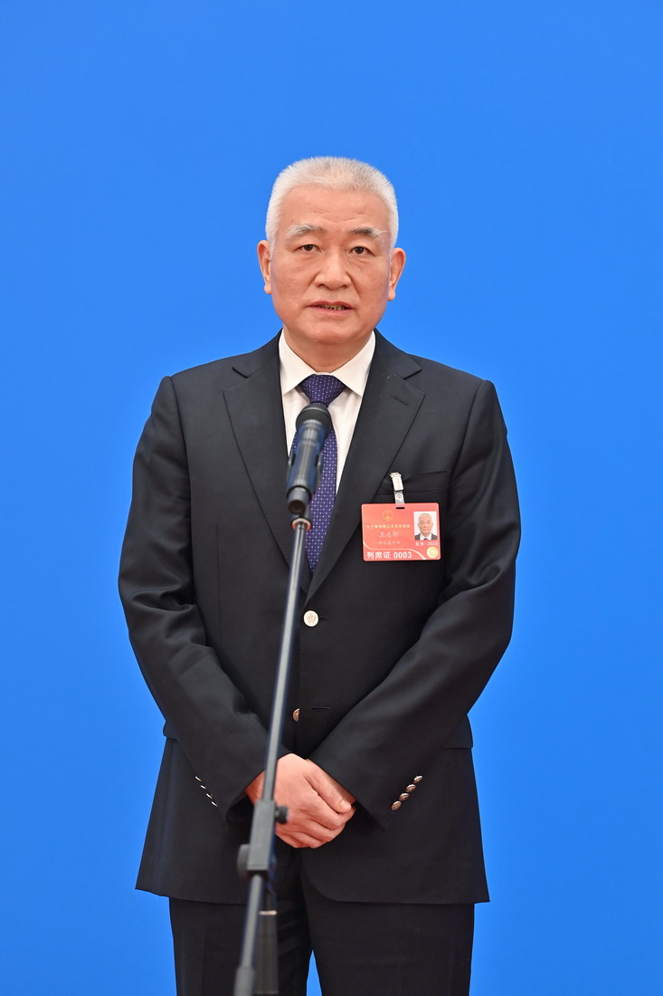這是科學(xué)技術(shù)部部長(zhǎng)王志剛通過(guò)網(wǎng)絡(luò)視頻方式接受采訪。新華社記者 李鑫 攝