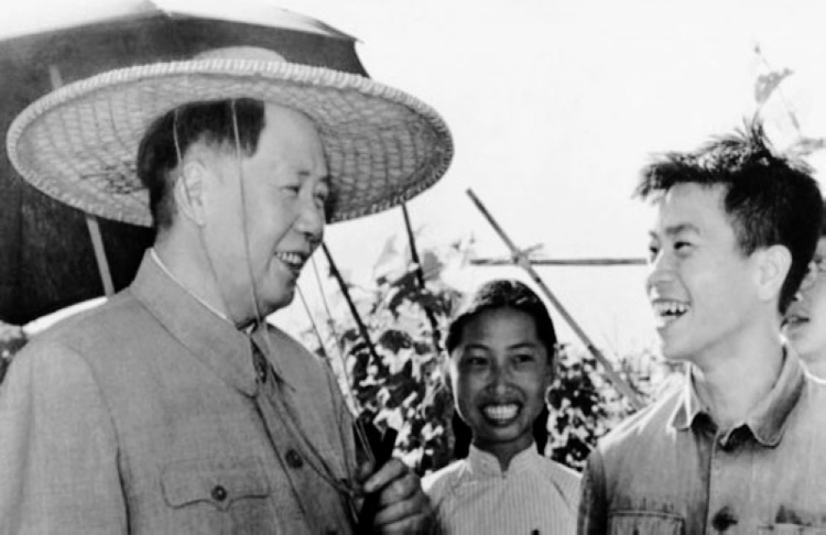 1958年，毛主席在廣東視察。