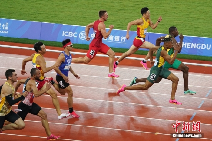 8月2日，第31屆世界大學生夏季運動會男子100米決賽在四川成都舉行，牙買加選手GOLDSON Kadrian dwayne(右一)以10秒04奪得男子百米冠軍。<a target='_blank' href='/'><p  align=