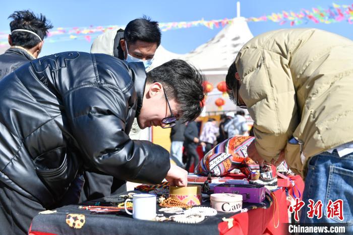 圖為展銷會現(xiàn)場?！∝暩聛硭?攝