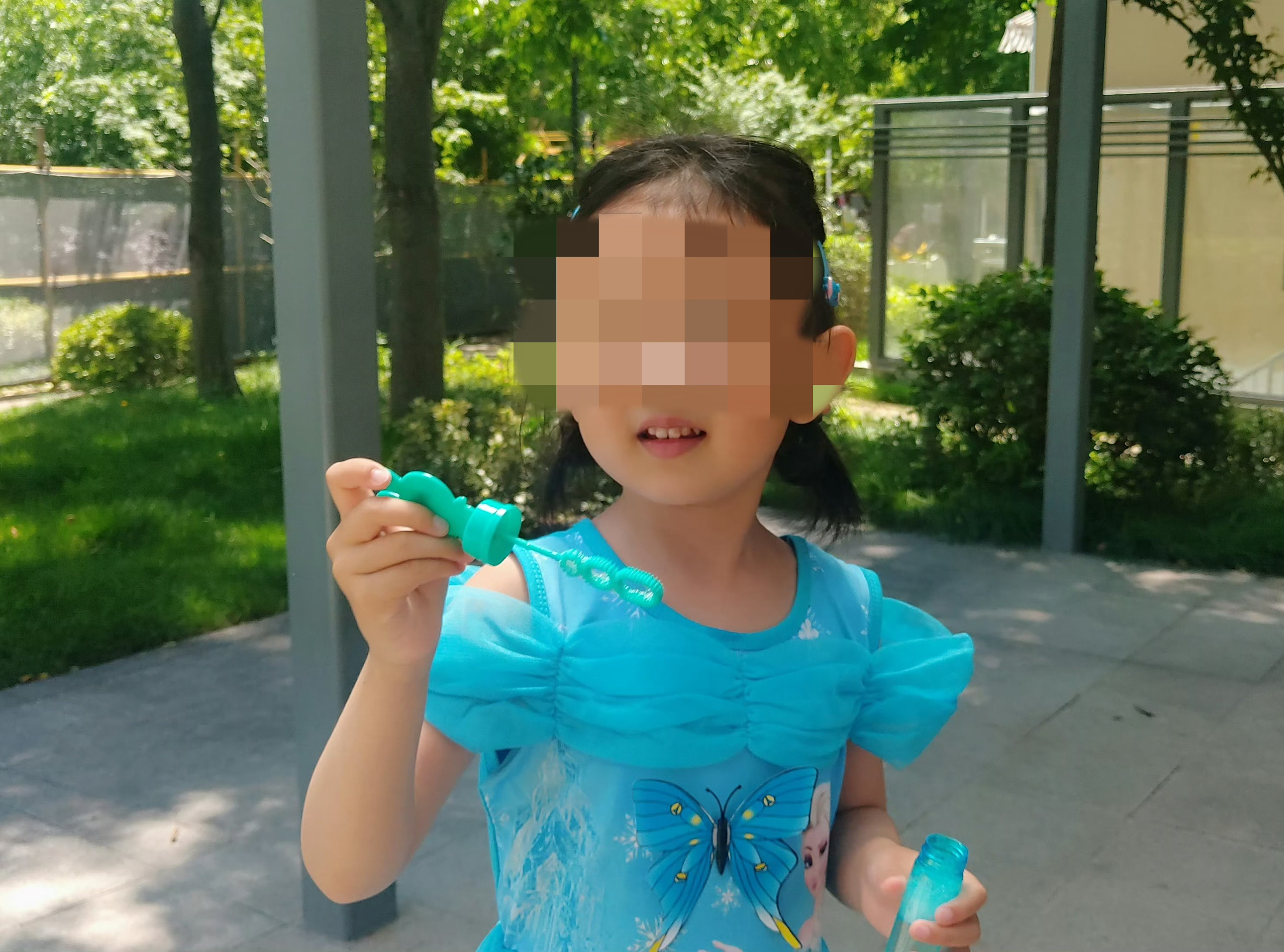 海灘失蹤女童。圖源：女童家人社交賬號(hào)