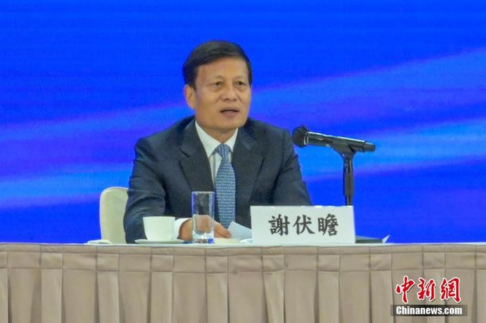 12月3日，香港特區(qū)政府在香港會(huì)議展覽中心舉行中共二十大精神宣講會(huì)，全國(guó)人大常委會(huì)法制工作委員會(huì)主任沈春耀和全國(guó)政協(xié)經(jīng)濟(jì)委員會(huì)副主任謝伏瞻出席作宣講。圖為謝伏瞻發(fā)言。 <a target='_blank' href='/'><p  align=